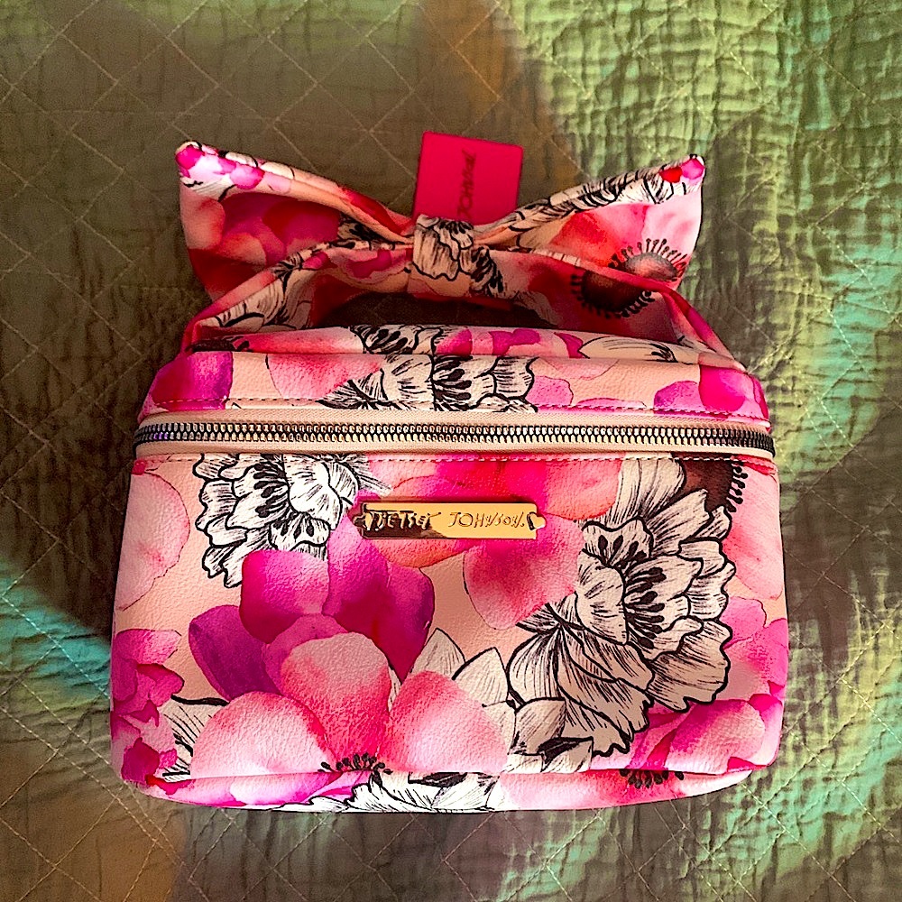 BETSEY JOHNSON LARGE BOW TRAINCASE